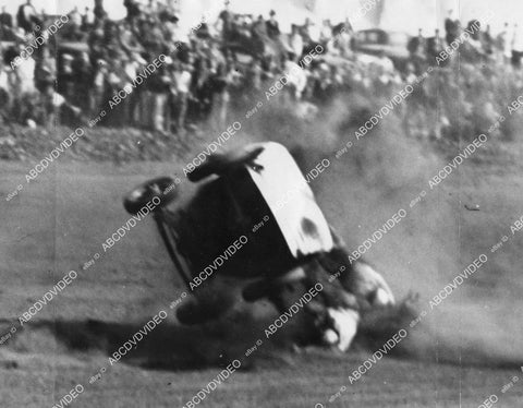 crp-00518 1934 news photo auto racing Chet Gardner racecar accident crp-00518