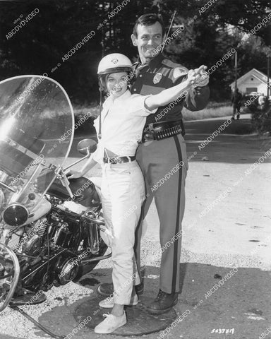 crp-05273 1961 Joyce Taylor & David Janssen have fun w police motorcycle film Ring of Fire crp-05273