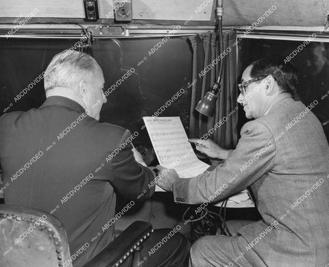 crp-05367 1948 music Irving Berlin & Mike McLaughlin at work on score film Easter Parade crp-05367