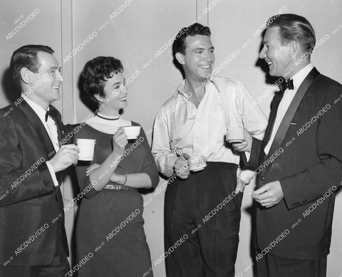 crp-05402 1957 Ray Anthony, Jean Simmons, Anthony Franciosa, Tom Helmore enjoy coffee film This Could Be the Night crp-05402