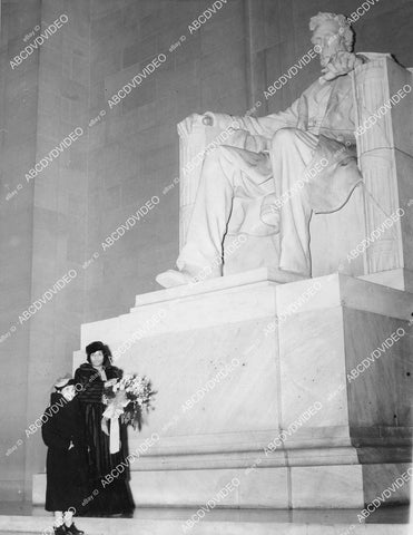 crp-05408 1939 music singer Marian Anderson w mother at Lincoln Memorial Washington D.C. crp-05408