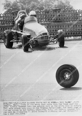 crp-00549 1961 news photo auto racing Bill Randall slides out in midget racecar Trenton NJ race crp-00549