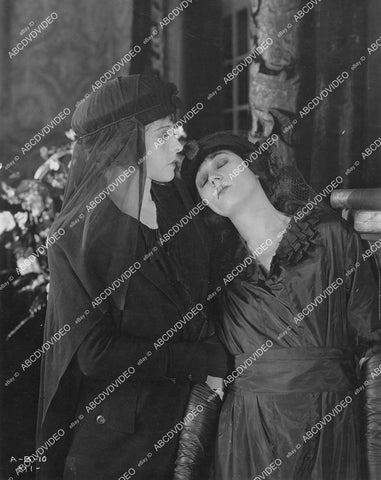 crp-05575 1918 Alice Brady, Myrtle Stedman silent film In the Hollow of Her Hand crp-05575