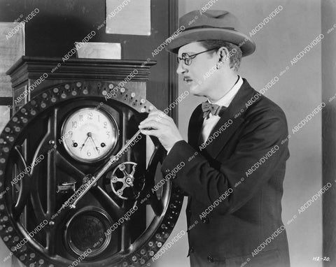 crp-05578 1925 Matt Moore w cool old clock silent film How Baxter Butted In crp-05578