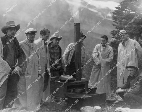 crp-05591 1931 MGM film crew on location w stove cooking up breakfast film Private Lives crp-05591