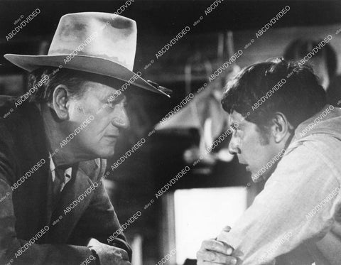 crp-05788 1972 John Wayne w director Mark Rydell on set film The Cowboys crp-05788