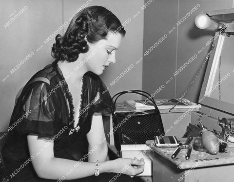 crp-00581 1938 Ruth Hussey does some reading in dressing room film Rich Man Poor Girl crp-00581