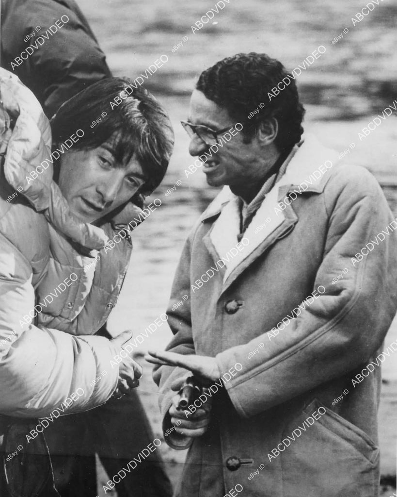 crp05829 1970 candid Dustin Hoffman, director Arthur Penn on location ABCDVDVIDEO
