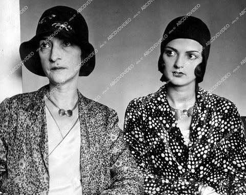 crp-05837 1929 Mrs Lois Pantages & Carmen Pantages (Pantages Theater family) in court crp-05837
