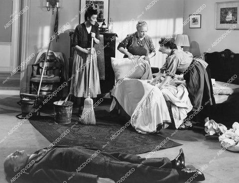 crp-05916 1941 cleaning ladies c Una O'Connor, Almira Sessions, Dorothy Vaughan film Three Girls About Town crp-05916