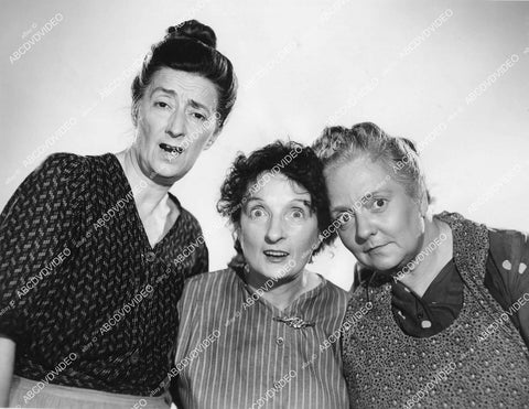 crp-05917 1941 cleaning ladies d Una O'Connor, Almira Sessions, Dorothy Vaughan film Three Girls About Town crp-05917