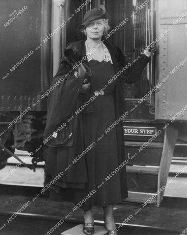 crp-05952 1935 trains Mrs Grace Scott arrives home by railroad crp-05952