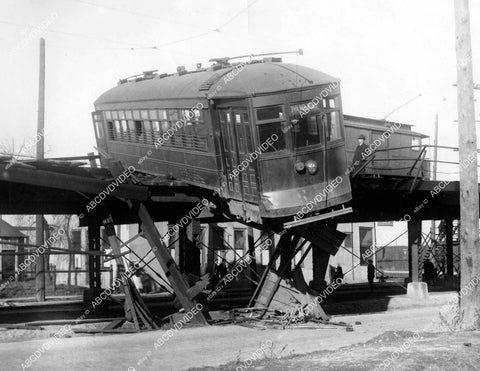 crp-05989 1930's trains CB&Q railroad streetcar derails w 100 passengers Harlem Ave trainwreck crp-05989