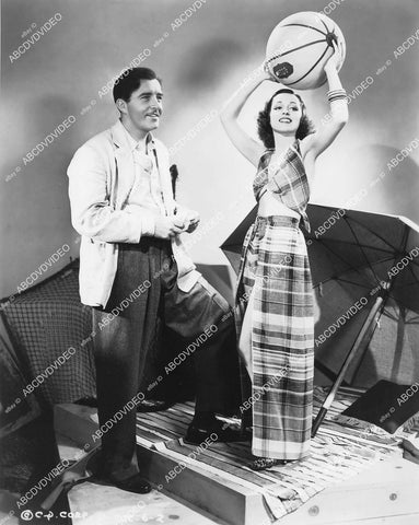 crp-06046 1937 John Boles w Frances Drake in beach wear w beachball crp-06046