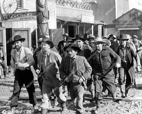 crp-06124 1943 Lester Allen leads the town in revolt film Klondike Kate crp-06124