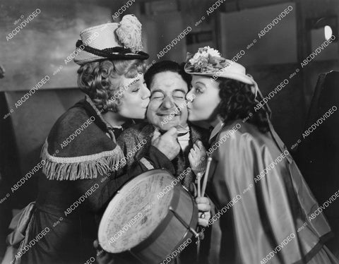 crp-06196 1942 Joe E Brown, director Charles Barton, Adele Mara on set film Shut My Big Mouth crp-06196