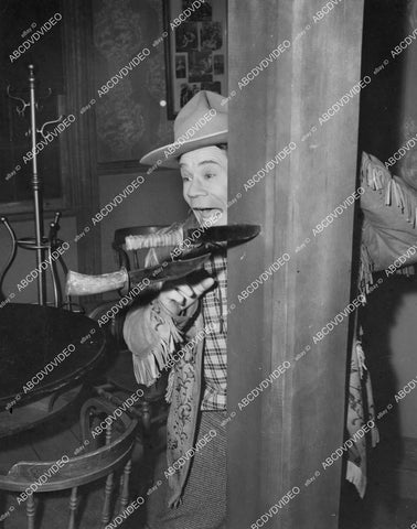 crp-06240 1942 Joe E Brown avoids being knife target practice b film Shut My Big Mouth crp-06240