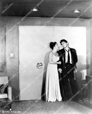 crp-06357 1961 Elaine Stewart hides Ron Randell film Most Dangerous Man Alive crp-06357