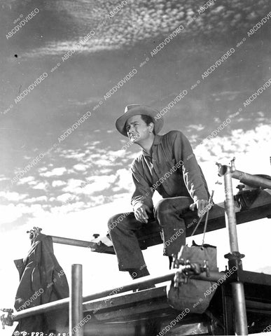 crp-06456 1948 Robert Young taking a break between scenes film Relentless crp-06456