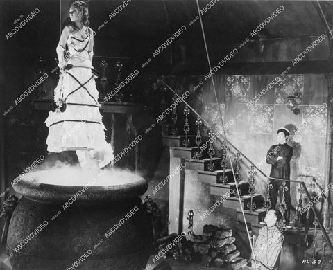 crp-00652 1969 David Hemmings Joanna Pettet about to be dipped in wax film The Best House in London crp-00652
