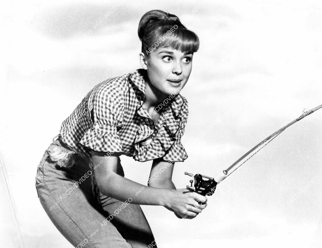 crp-06573 1967 teen cutie Debbie Watson fishing pinup crp-06573