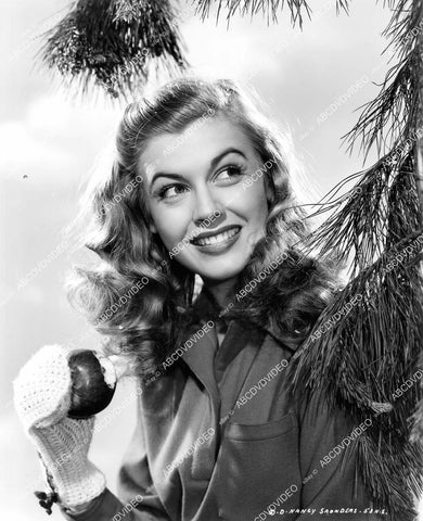 crp-06601 1947 cutie Nancy Saunders eats an apple in the snow film It Had to Be You crp-06601