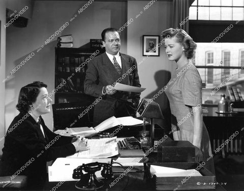 crp-06837 1951 Fred Sears, Helen Walker talk to the warden film My True Story crp-06837