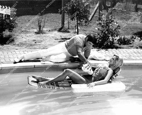 crp-06907 1970 Joe Namath, gorgeous Meredith MacRae sunbathing in bikini film Norwood crp-06907