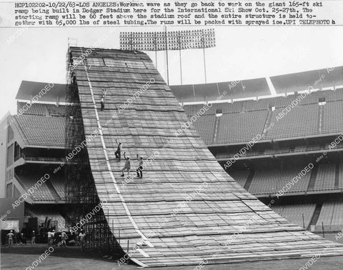 crp-00699 1963 news photo historic Los Angeles Dodger Stadium builds ski ramp International Ski Show crp-00699
