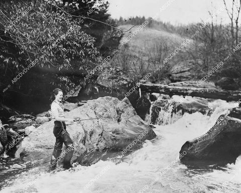 crp-00703 1938 news photo outdoors-woman Miriam Glovier practices Angling & Fly-Casting North Carolina Derby crp-00703