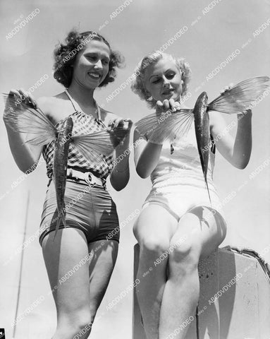 crp-00705 1940s vintage Avalon Catalina Island Ellen Yeakel & Helen Richards w flying fish crp-00705