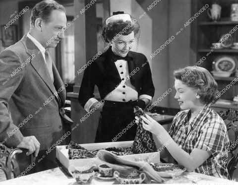 crp-07191 1951 Melvyn Douglas, Lynn Bari, Joan Evans film On the Loose crp-07191