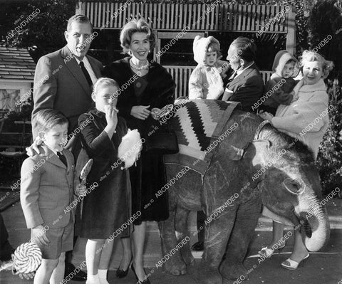 crp-07587 1958 Alfred Bloomingdale, Lisa & Robert Russell, Art Linkletter, Todd & Carrie Fisher & elephant Geeta crp-07587