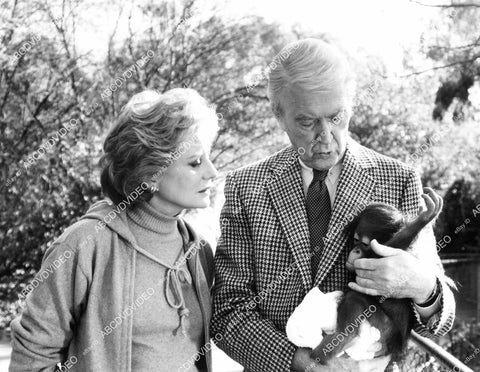 crp-07602 1983 Barbara Walters w Jimmy Stewart & baby orangutan at Los Angeles Zoo crp-07602