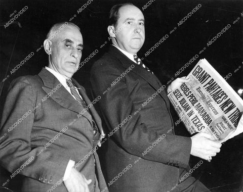 crp-07607 1931 Alexander Pantages w attorney Jerry Geisler w headlines in paper get new trial crp-07607