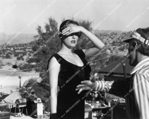 crp-07626 1983 Kelly Bowen on location film Emerald Cities crp-07626