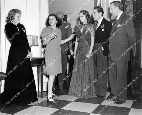 crp-07749 1938 candid Billie Burke, Judy Garland, Lynne Carver, Reginald Gardiner, Monty Woolley film Everybody Sing crp-07749