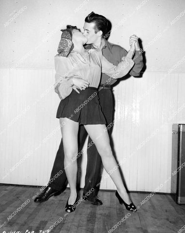 crp-07769 1945 Columbia Studios dancers Ethel Sherman (great legs), George Martin to wed crp-07769