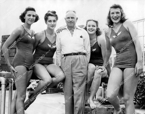 crp-07998 1941 news photo Oregon Swimmers Multnomah Athletic Club Nancy Merki, Brenda Helser, Jack Cody, Anne Cooney, Suzanne Zimmerman crp-07998