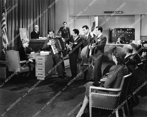 crp-08154 1943 Joyce Compton, Tim Ryan, The Vagabonds film Swing Out the Blues crp-08154
