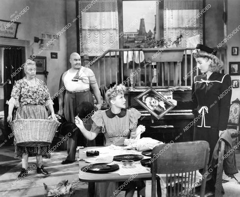 crp-08156 1943 Lotte Stein, Tor Johnson, Joyce Compton, Lynn Merrick film Swing Out the Blues crp-08156