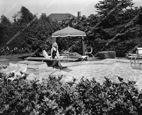 crp-08207 1948 gorgeous Adele Jergens in new swimwear on diving board at home crp-08207