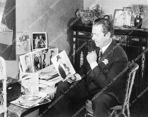 crp-08273 1920's Noah Beery sitting desk looking over pictures crp-08273