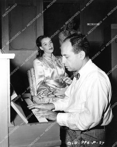 crp-08719 1948 Susan Peters, Lester Lee rehearse song film The Sign of the Ram crp-08719