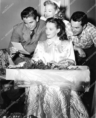 crp-08764 1948 Larry Parks, Evelyn Keyes, Glenn Ford welcome Jean Peters back to Hollywood film The Sign of the Ram crp-08764