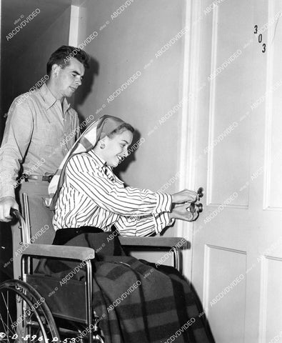 crp-08767 1948 Bob Carnahan helps Jean Peters into dressing room film The Sign of the Ram crp-08767