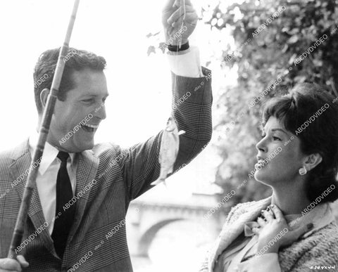 crp-08866 1963 Hugh O'Brian, Dawn Addams go fishing film Come Fly with Me crp-08866