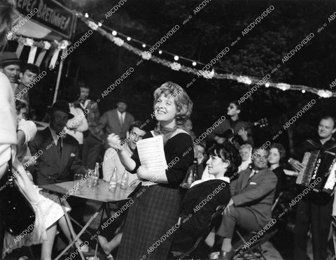 crp-08882 1963 French singer Simone Longlois sings La Chansonette film Come Fly with Me crp-08882