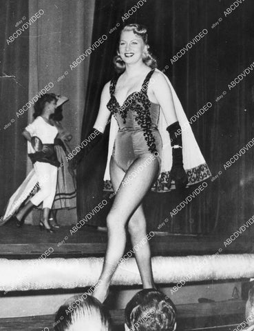 crp-00888 1953 showgirl Christine Drury catches eye of Egypt King Farouk crp-00888