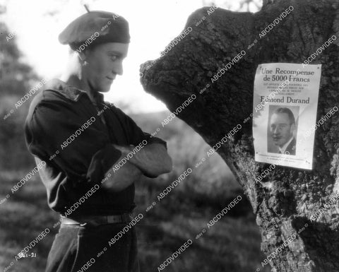crp-08989 1927 Conrad Nagel checking out his wanted poster silent film Heaven on Earth crp-08989